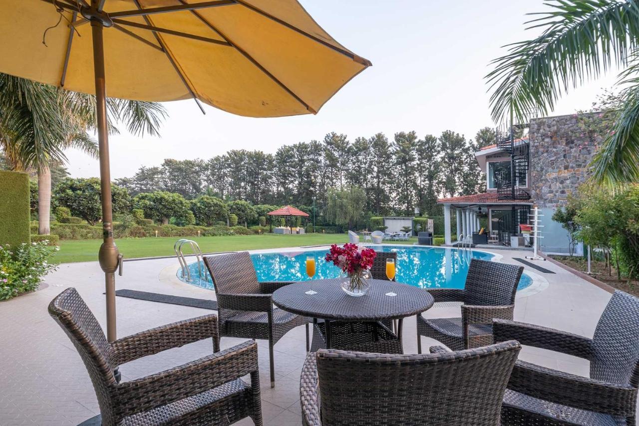 Stayvista At The Banyan Abode With Pool Table, Pet Friendly & Outdoor Pool Manesar Ngoại thất bức ảnh