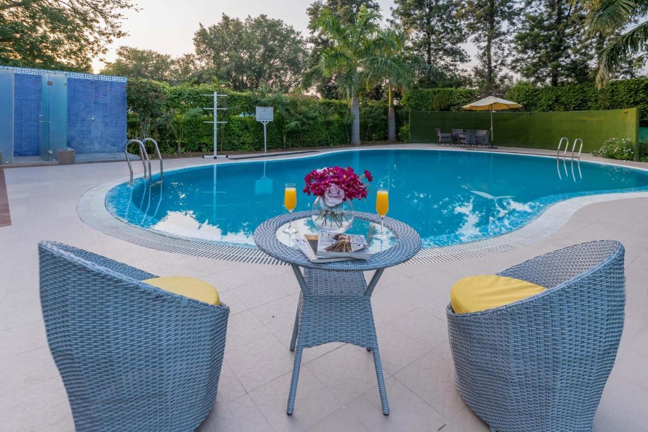 Stayvista At The Banyan Abode With Pool Table, Pet Friendly & Outdoor Pool Manesar Ngoại thất bức ảnh