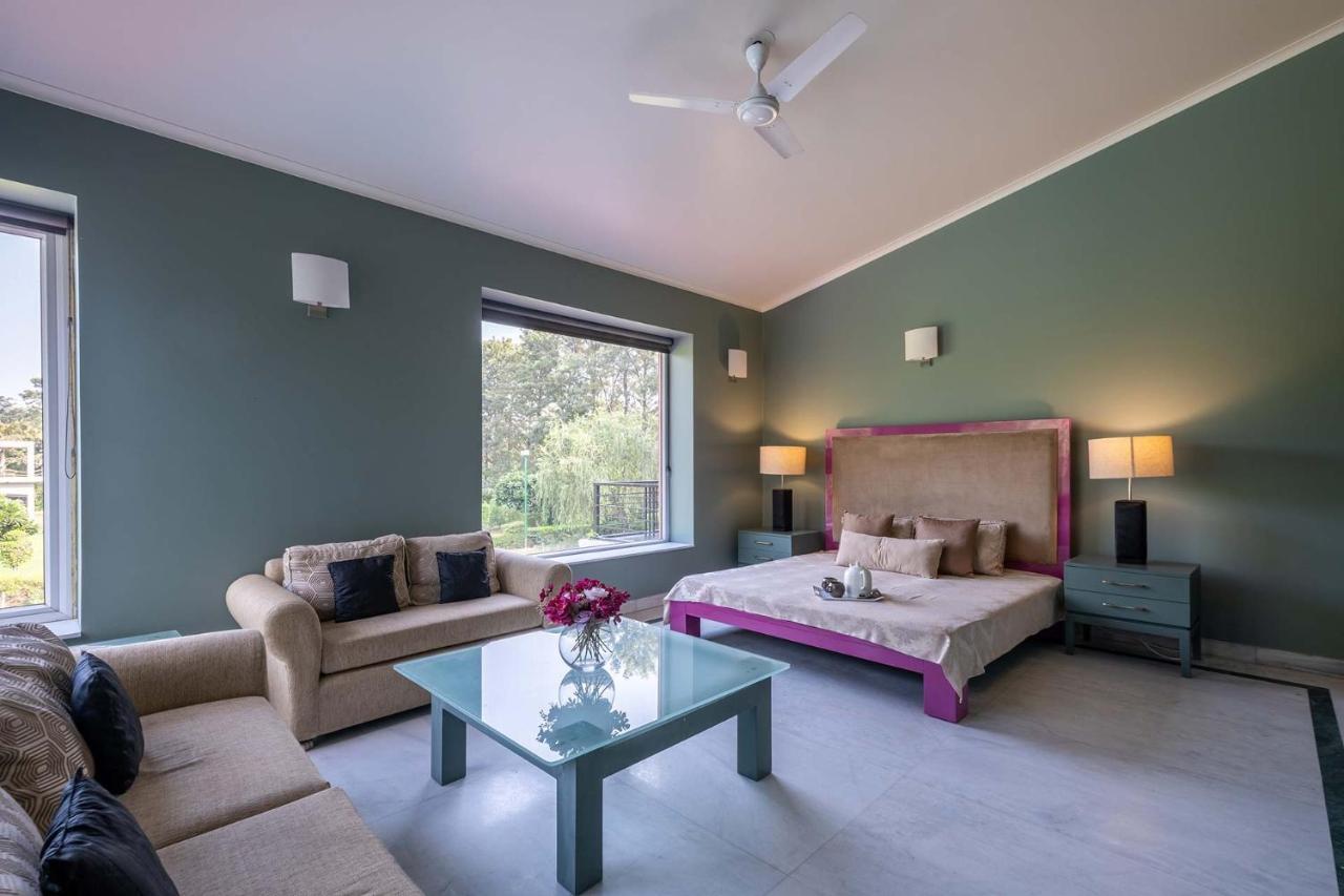 Stayvista At The Banyan Abode With Pool Table, Pet Friendly & Outdoor Pool Manesar Ngoại thất bức ảnh