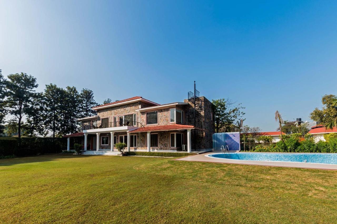 Stayvista At The Banyan Abode With Pool Table, Pet Friendly & Outdoor Pool Manesar Ngoại thất bức ảnh