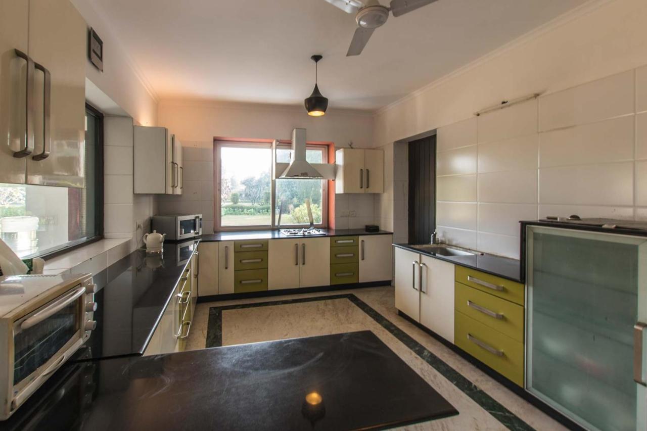 Stayvista At The Banyan Abode With Pool Table, Pet Friendly & Outdoor Pool Manesar Ngoại thất bức ảnh