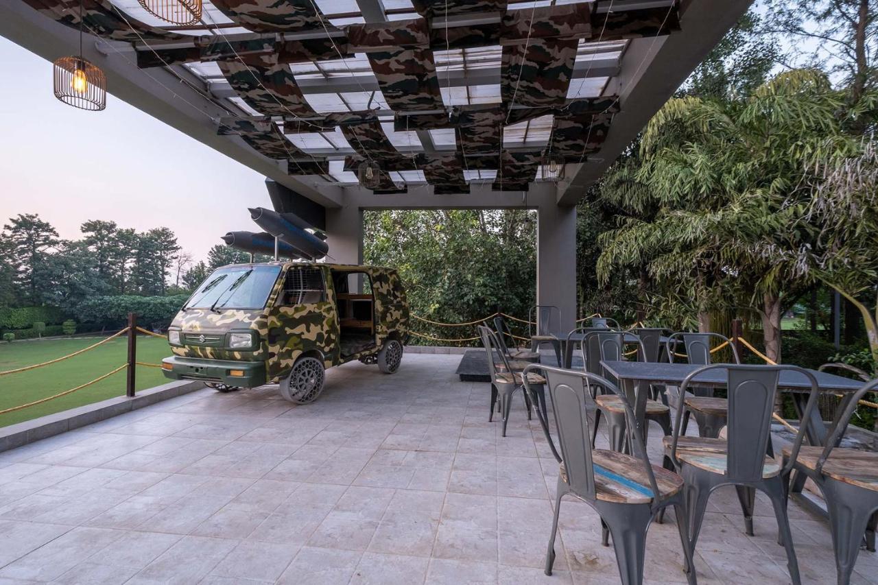 Stayvista At The Banyan Abode With Pool Table, Pet Friendly & Outdoor Pool Manesar Ngoại thất bức ảnh